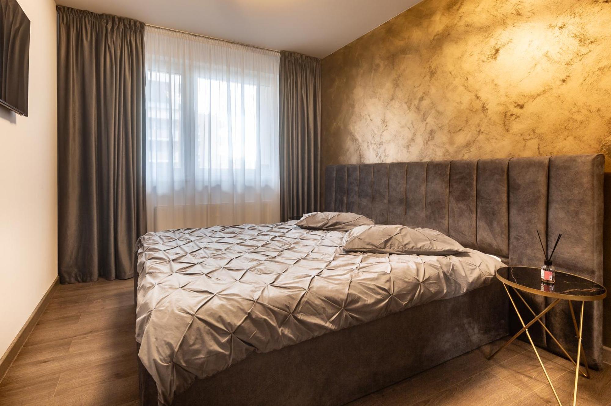 Carpatilor Apart Hotel Brasov Bagian luar foto