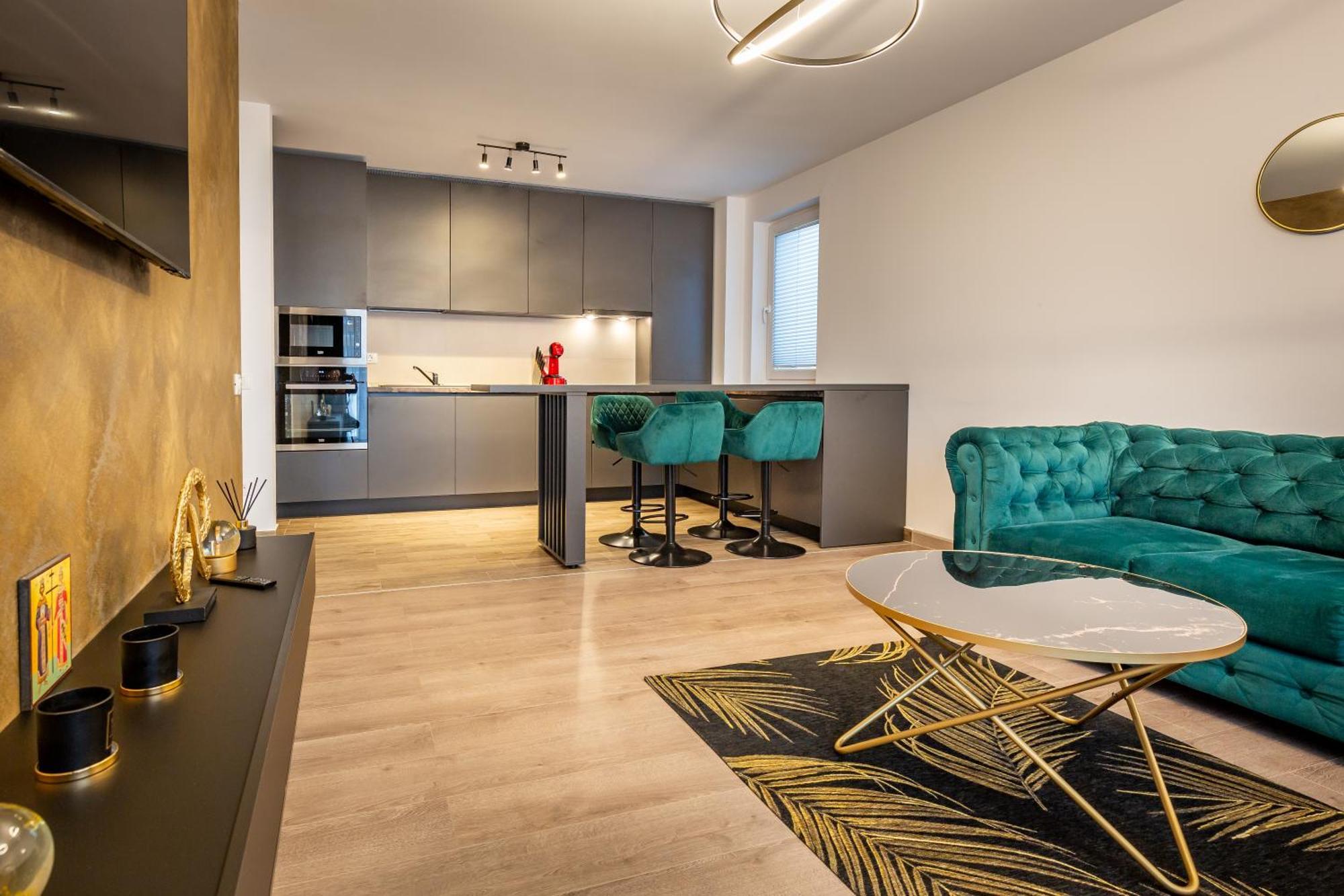 Carpatilor Apart Hotel Brasov Bagian luar foto
