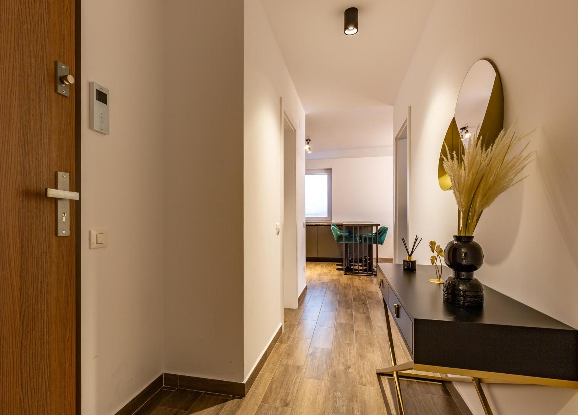Carpatilor Apart Hotel Brasov Bagian luar foto